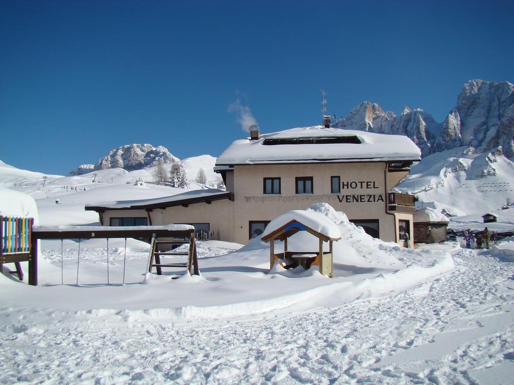 Albergo Venezia Passo Rolle Buitenkant foto