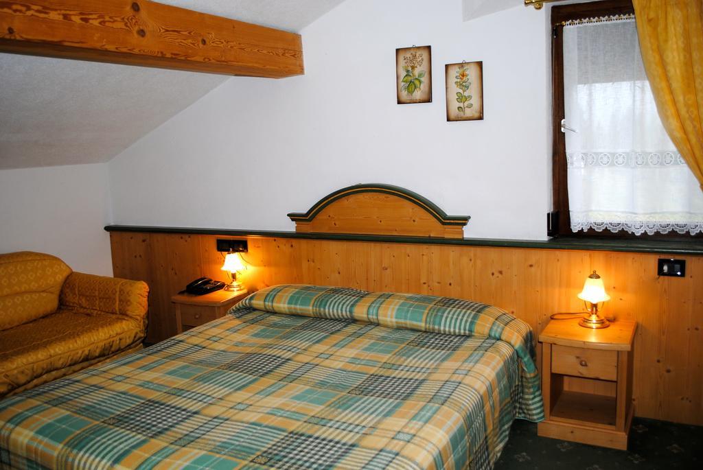 Albergo Venezia Passo Rolle Buitenkant foto
