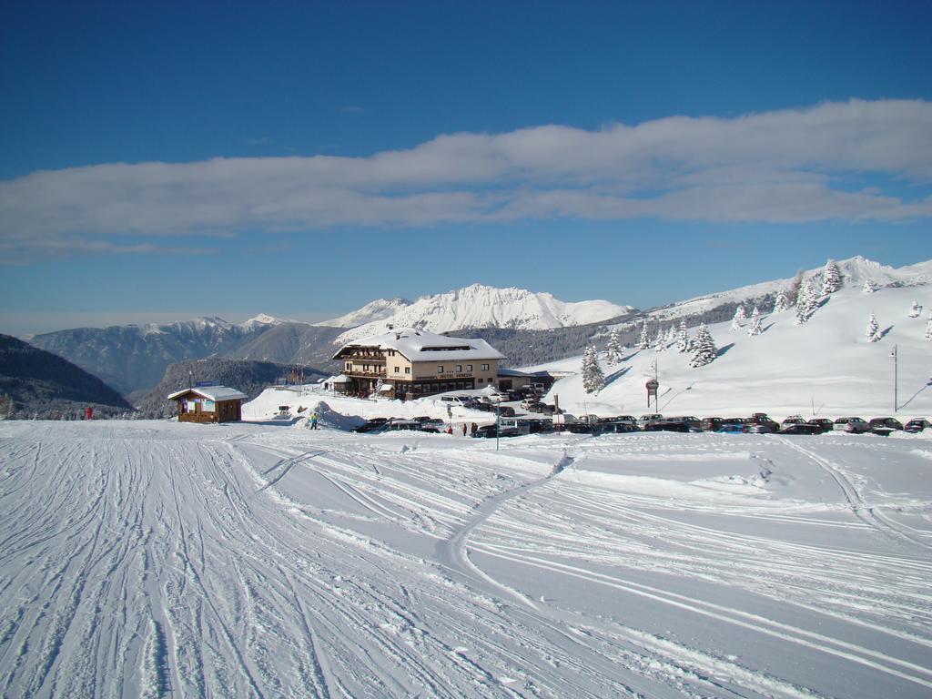 Albergo Venezia Passo Rolle Buitenkant foto