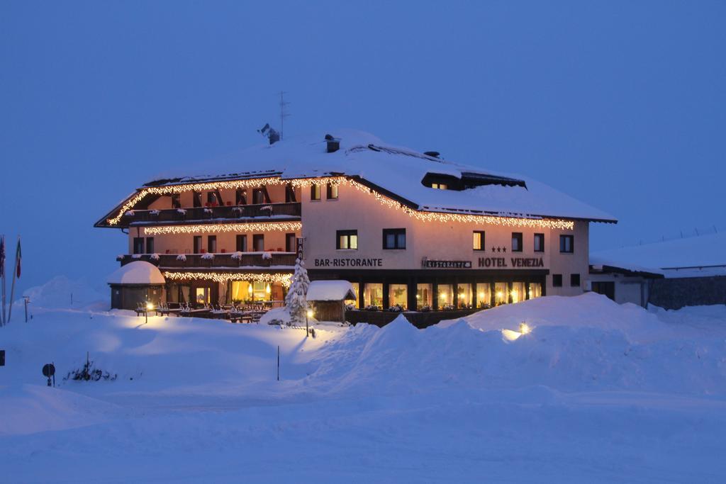 Albergo Venezia Passo Rolle Buitenkant foto