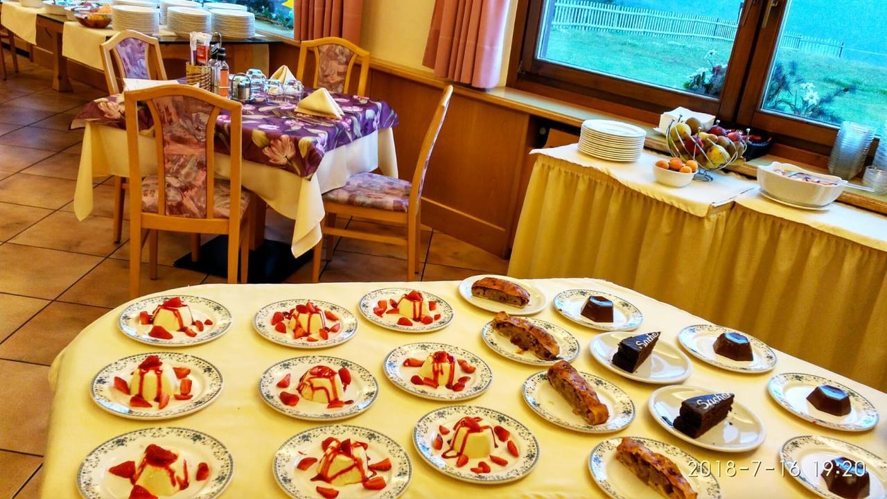 Albergo Venezia Passo Rolle Buitenkant foto