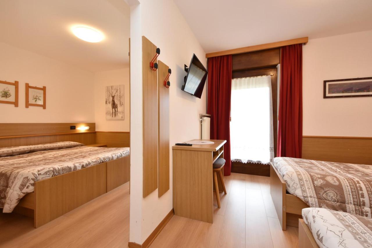 Albergo Venezia Passo Rolle Buitenkant foto